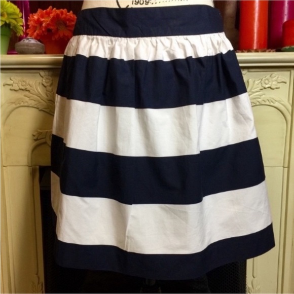 Banana Republic Dresses & Skirts - Banana Republic navy and white skirt size 14 NWT